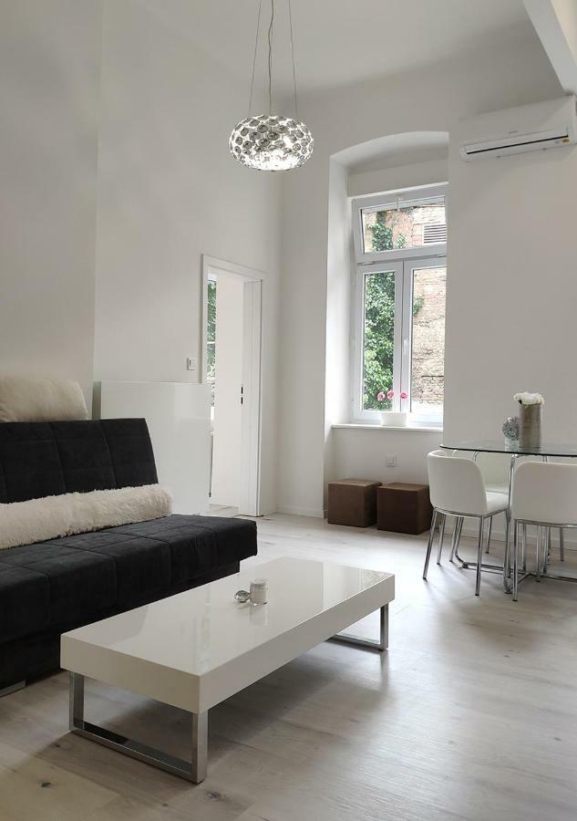 Luxurios And Historic Apartment "Shine" - Right On The Main Square Zagreb Extérieur photo