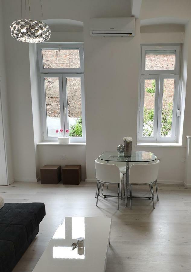 Luxurios And Historic Apartment "Shine" - Right On The Main Square Zagreb Extérieur photo